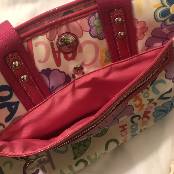 Coach handbag perfect for spring - Picture 12 of 16